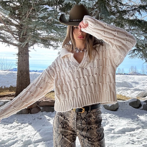 Beautiful Cable Knit Sweater - Picture 3 of 6